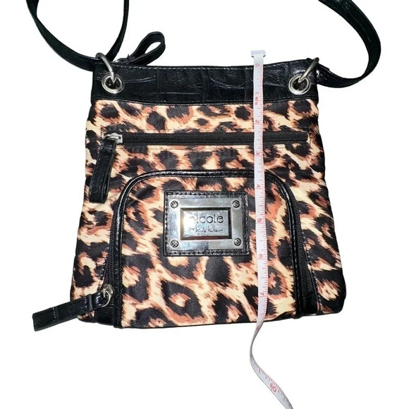 Nicole by Nicole Miller leopard print multi pocket small crossbody bag - Picture 9 of 9